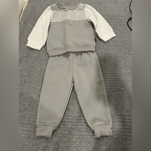 NWT! Lila & Jack gray and white matching set. Size 2.